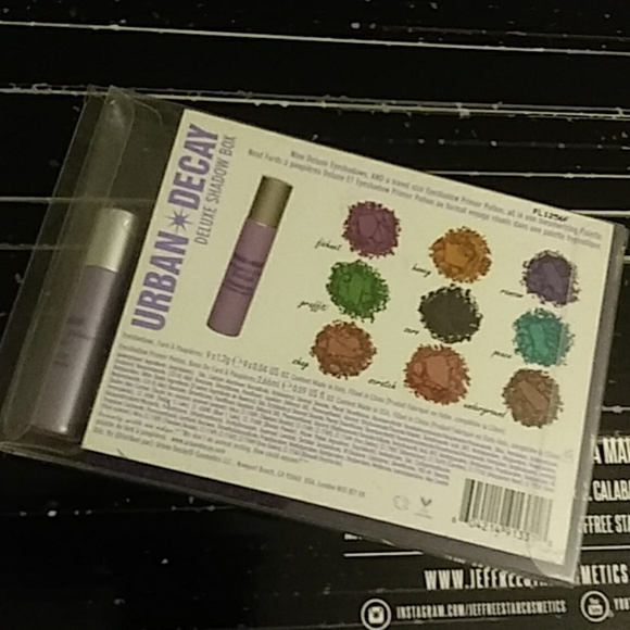 💜Urban Decay Sadow Box w/ Box + Primer!! - Picture 3 of 7